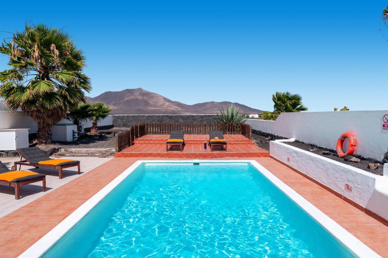 Villa Chinamar By Villa Plus Playa Blanca  Exteriör bild