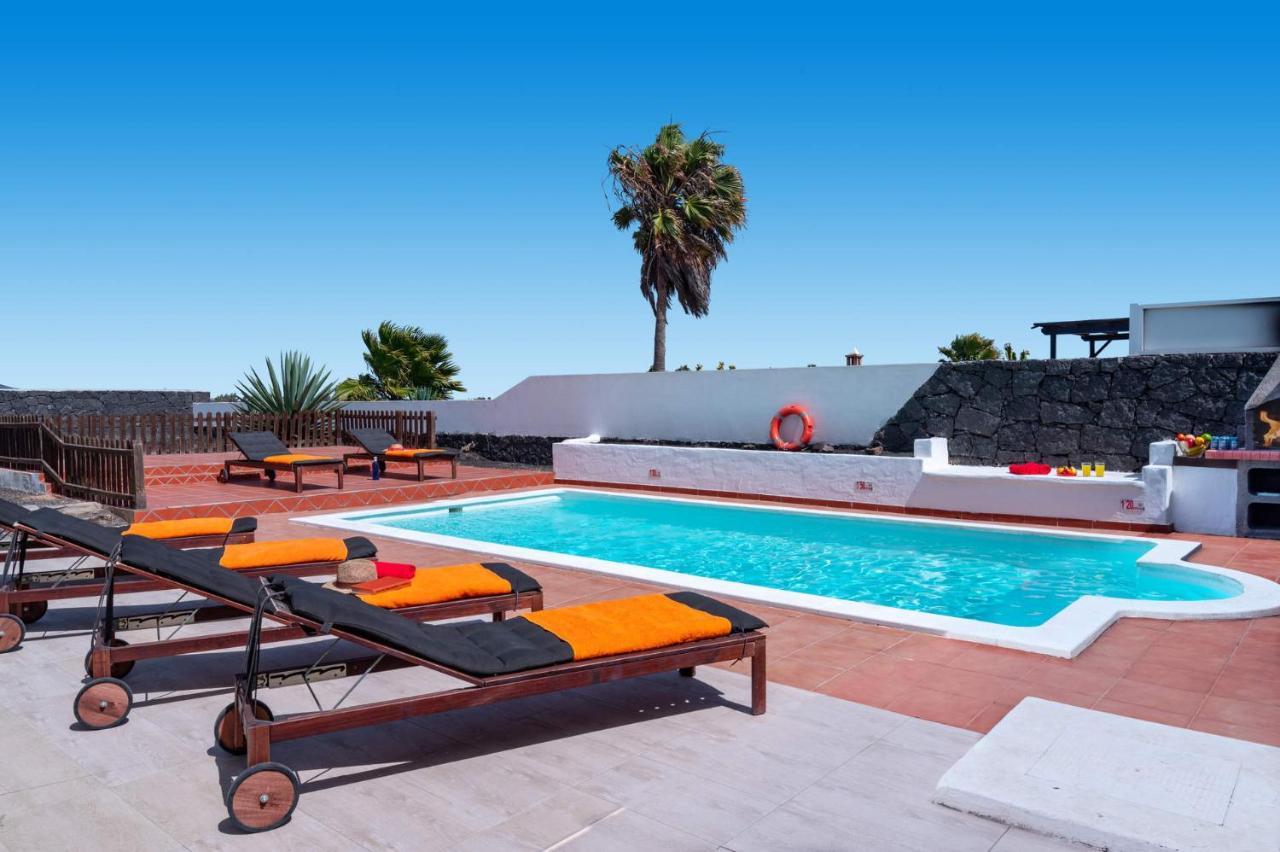 Villa Chinamar By Villa Plus Playa Blanca  Exteriör bild