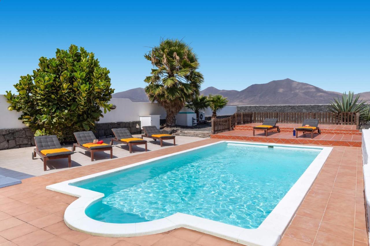 Villa Chinamar By Villa Plus Playa Blanca  Exteriör bild